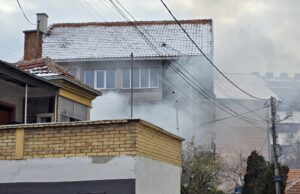 Požar u garaži porodične kuće u Nišu, povređen vlasnik i vatrogasac: Dve eksplozije uznemirile komšije Požar Stanoje Bunoševca