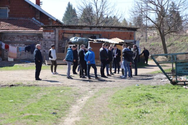 Gradonačelnik Niša Dragoslav Pavlović obišao je naselje kod stare ciglane Gradonačelnik Niša Dragoslav Pavlović obišao je naselje kod stare ciglane