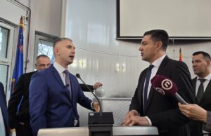 Vanredna sednica Skupštine trajala samo pet minuta, veliko prisustvo policiju u i ispred zgrade Stanković - Pavlović