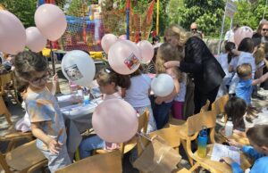 Mališani u Čairu pisali poruke budućim vršnjacima i zakopali poruke u vremenskoj kapsuli Dan planete zemlje i Dan kućnih ljubimaca