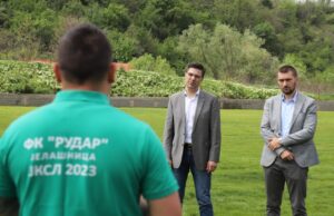 U Jelašnici niče novi fudbalski teren na mestu bivše deponije: Meštani dali sve od sebe, sada im treba pomoć FK Rudare Jelašnica Pavlović i Živković