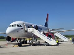 Uhapšeni Kinezi na niškom aerodromu. Tokom leta ukrali više od 3.500 evra Er Srbija