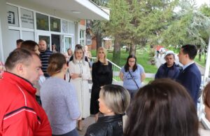 Učenici niških specijalnih škola dobili po 6.000 dinara zahvaljujući donatorima Obilazak Specijanne škole Bubanj