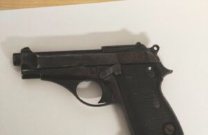 Uhapšen A. S. (1993) iz Paraćina zbog nelegalnog posedovanja pištolja Pištolj