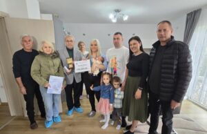 Pavle, prva prolećna beba u GO Crveni krst, darivana zlatnikom i sa 150.000 dinara Poseta porodici Pešić iz Vrtišta