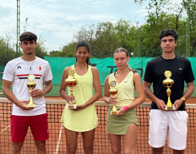 Rumunka Sara Cozma, druga sa leve strane, šampionka i singla i dubla