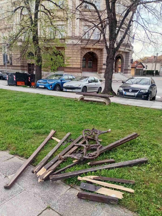 Vandalizam preko puta Univerziteta u Nišu