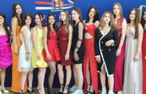 Učenici ETŠ „Mija Stanimirović“ organizovali humanitarnu modnu reviju Humanitarna modna revija