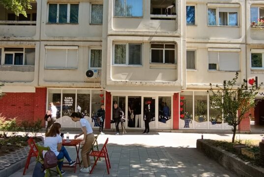 Inkluzija u praksi: kako kafić „Zvuci srca” menja svakodnevicu u Nišu Inkluzivni kafić Zvuci srca