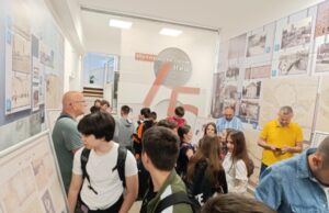 Pozdravi iz prošlosti u Nišu. Otvorena izložba razglednica i čestitki u Arhivu Izložba - Pozdravi sve Kruševljan(k)e