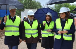 Ministarka zaštite životne sredine Pavkov obišla radove na izgradnji fabrike za prečišćavanje vode u Nišu Ministarka Sara Pavkov i većnik Predrag Milačić