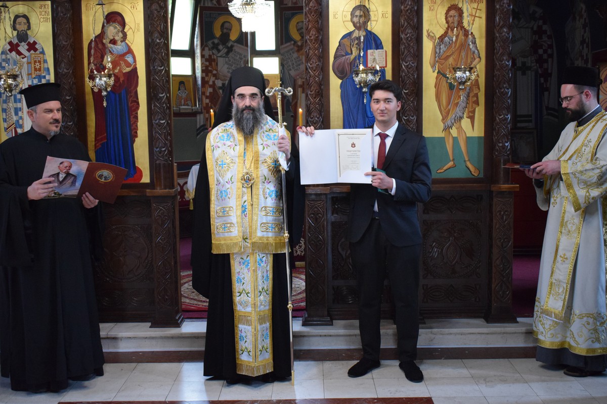 Mitropolit Arsenije i maturant