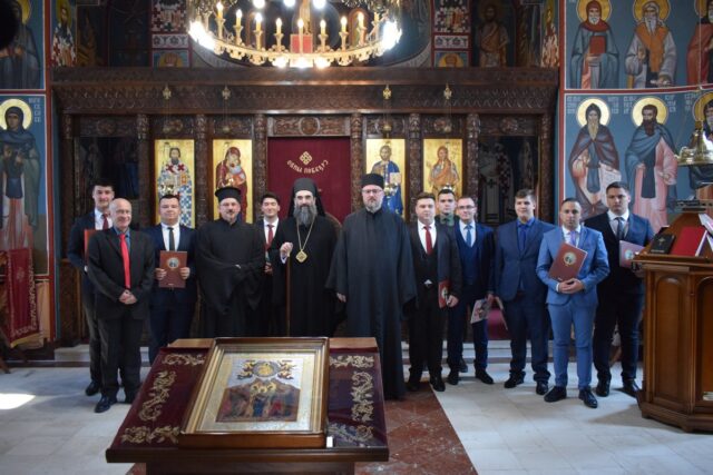Mitropolit Arsenije uručio diplome maturantima niške Bogoslovije