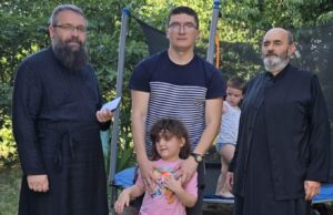 Eparhija niška uručila pomoć porodici iz Doljevca i poziva građane da pomognu maloj Jani Eparhija niška uručila pomoć porodici iz Doljevca