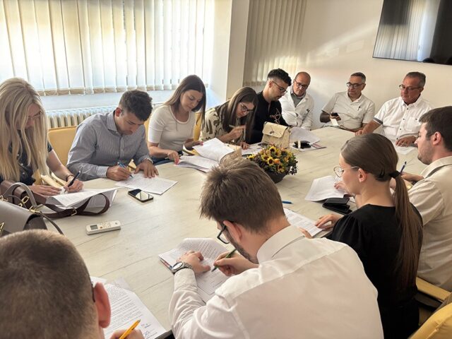 Generacija najboljih diplomaca potpisala ugovore o radu sa UKC Niš