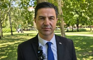 Pavlović o iscrtanim kukastim krstovima u Tvrđavi: To je anticivilizacijski čin na najsvetiji dan Dragoslav Pavlović