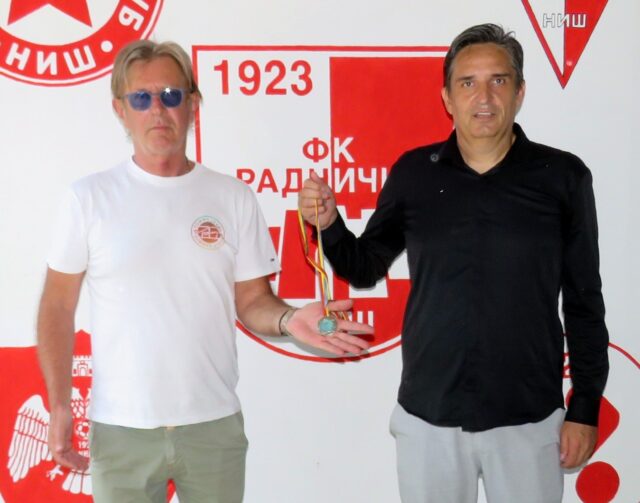 Medalja namenjena osvajaču Balkanskog kupa 1975