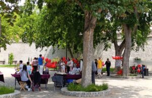 Celodnevna manifestacija ispred Beogradske kapije povodom gradske slave Manifestacija ispred Beogradske kapije