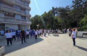 Lekari i mališani plesom i vežbama zajedno obeležili Svetski dan velnesa Svetski dan velnesa