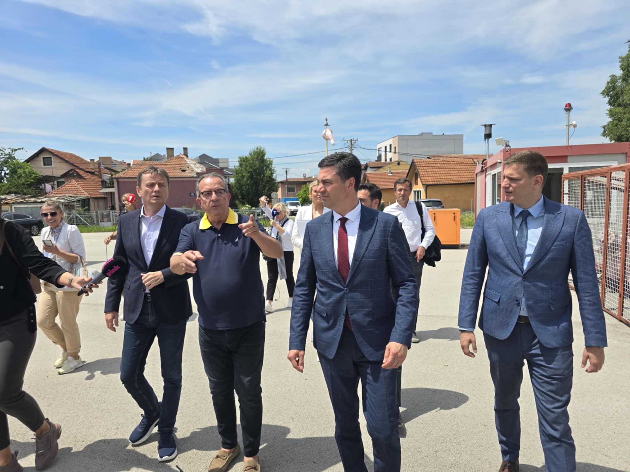 Obilazak buduće garaže i porodilišta u Nišu