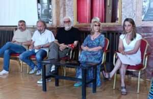 Dvoje ljudi, mnogo tajni – nova drama „Milentijeva 14/2” premijerno 14. juna u niškom pozorištu Premijera nove drame Milentijeva 14-2