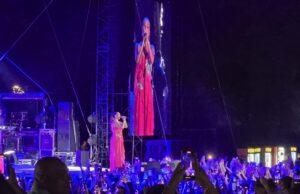 Ceca nakon koncerta u Tvrđavi i poklona publike: Morala sam da okrenem na šalu, da ne krenem da plačem (VIDEO) Svetlana Ceca Ražnatović