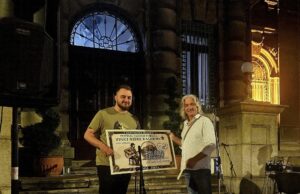Pobednici festivala „Zvuci niške kaldrme“: Tadija Mutavdžić i duo Miloš Petrović & Aleksandar Pavlović oduševili Niš Tadija Mutavdžić, pobednik Prvog festivala uličnih svirača po oceni žirija