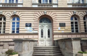 Gimnazije „Sremac” i „Bora” čekaju rekonstrukciju krova. Ne zna se da li će sve biti završeno do 1. septembra Gimanzije Stevan Sremac i Bora Stanković