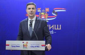 Protest ispred Suda pa posete niškim funkcionerima. Gradonačelnik ih pozvao da prvo posete njega Dragoslav Pavlović