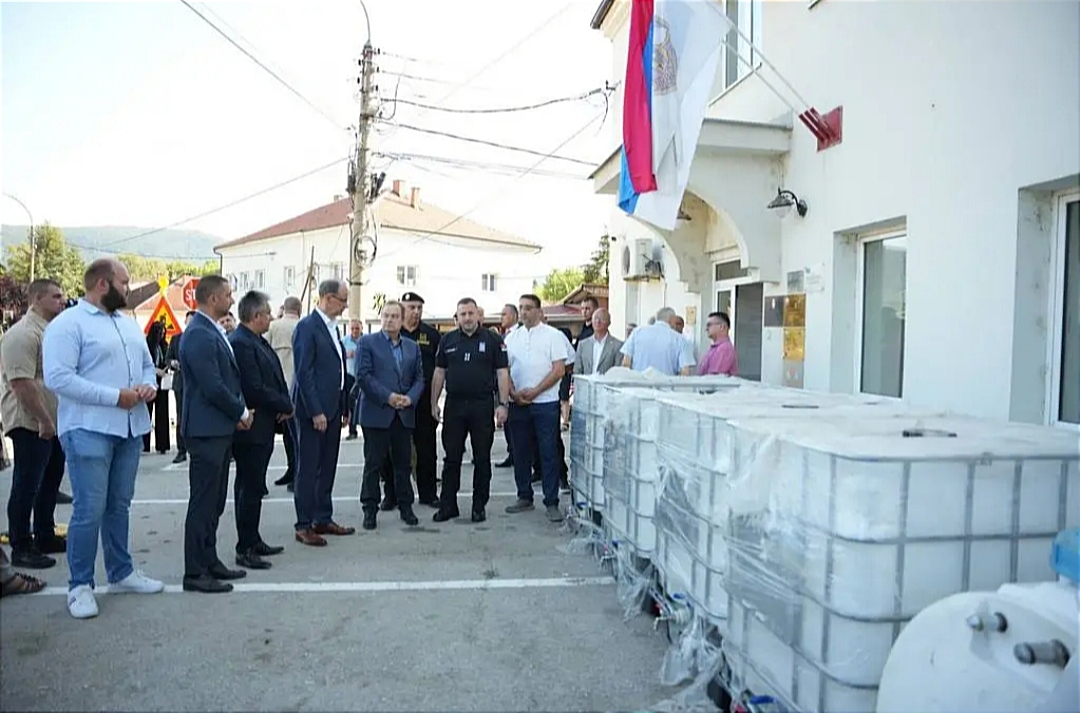 Premijer Macut i ministar Dačić