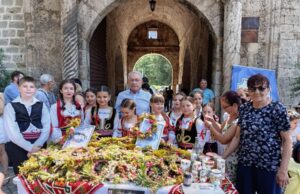 Manifestacijom „Ivanjski venac“ u Tvrđavi obeležen Ivanjdan Manifestacijom „Ivanjski venac“ u Tvrđavi