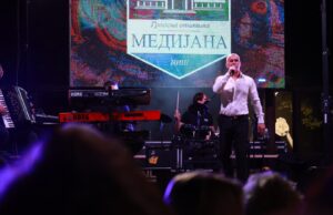 Počeo „Medijana fest“ u Svetosavskom parku Nišlije pevale sa Topalkom Milan Topalović Topalko