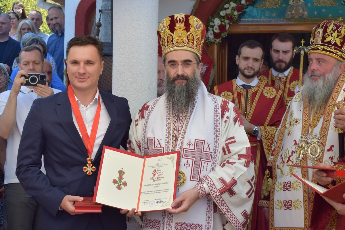 Odlikovanje dr Aleksandra Nikolića