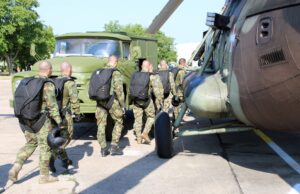 U Nišu u toku padobranska obuka pripadnika 63. brigade i Žandarmerije Padobranska obuka