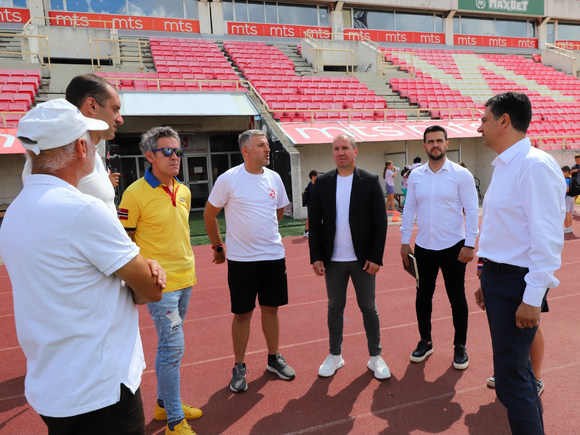 Rukovodstvo grada na treninu za mlade atletičare