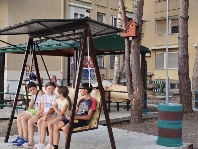 Uređen prostor između zgrada 140 i 142