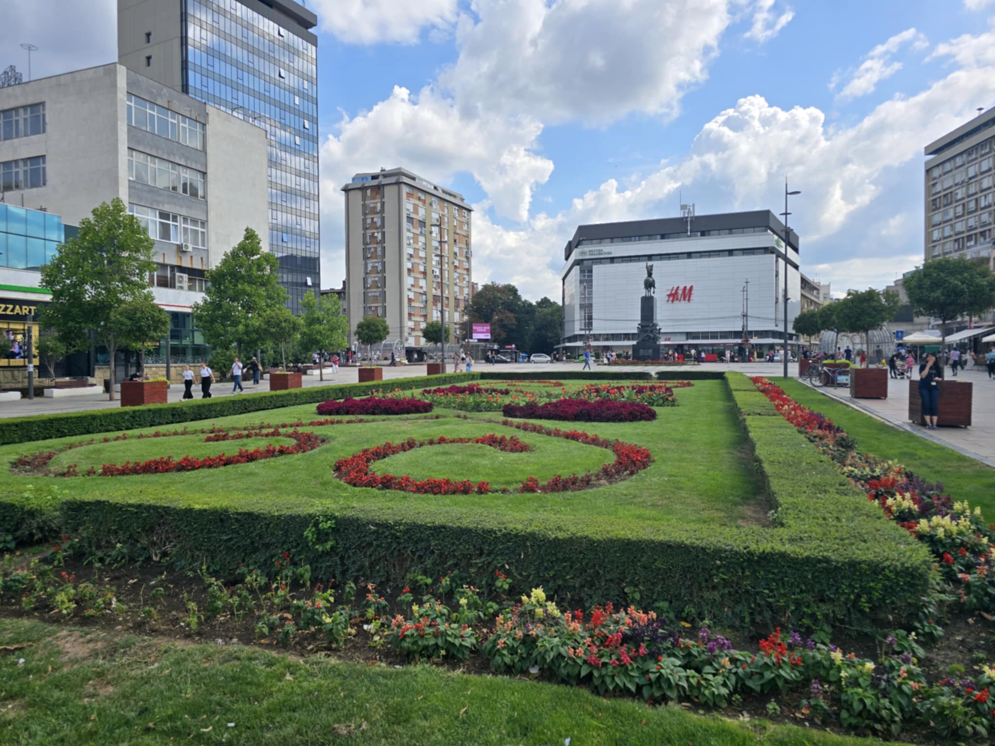 Grad Niš pun šaernog i mirisnog cveća