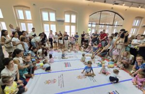 Karavan roditeljstva u Nišu: Prve medalje za bebe i podrška porodicama Karavan roditeljstva u Nišu