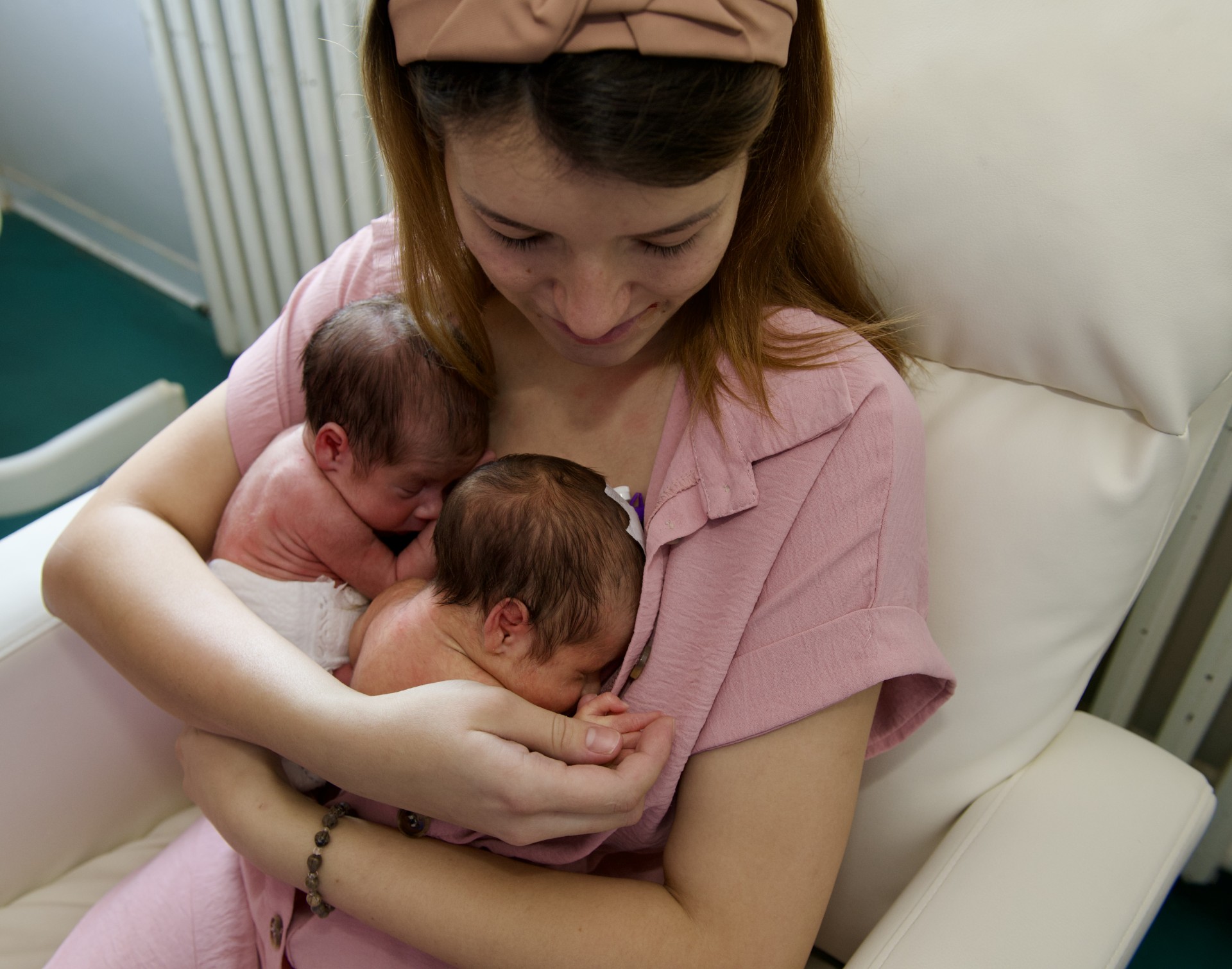 Mama Anica Petković sa svojim blizancima