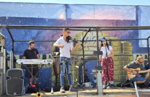 Džez i među tezgama. Održan koncert Nišvila na buvljaku Nišville Jazz na buvljaku