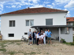 Renovirana kuća četvoročlanoj porodici Đokić u selu Batulovce kod Vlasotinca Samohrana majka Snežana Đokić, i njene tri maloletne ćerke, koje su do nedavno živele u oronuloj porodičnoj kući u selu Batulovce kod Vlasotinca