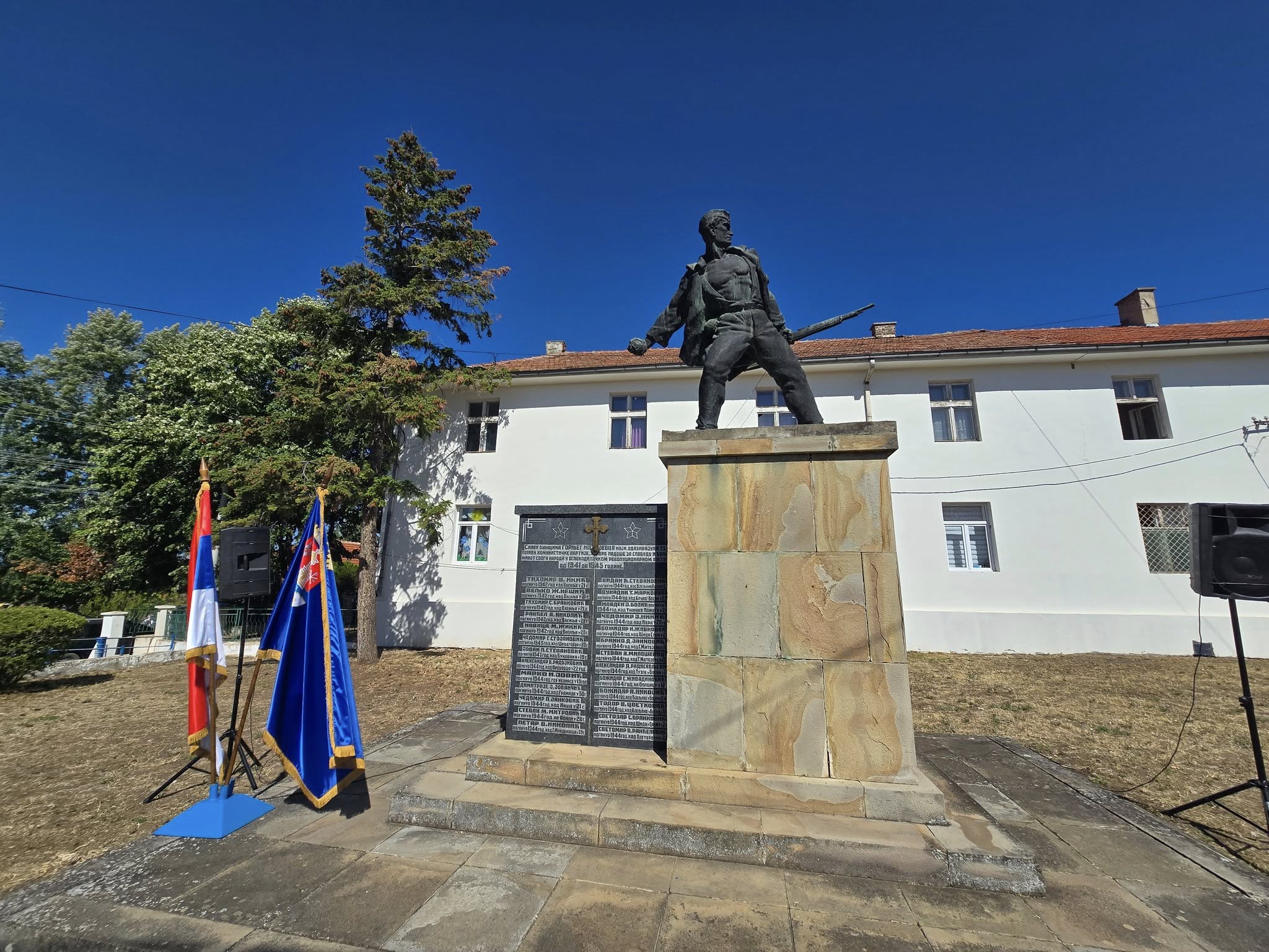 Spomenik palim borcima u Gornjem Matejevcu