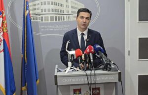 Gradonačelnik Pavlović predstavio Skupštini izveštaj o radu. Opozicija napustila salu tokom prezentacije Dragoslav Pavlović