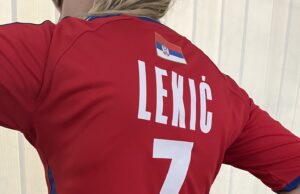 Dres rukometne reprezentacije Srbije sa potpisom Andree Lekić na novoj licitaciji LFN Dres Andrea Lekića