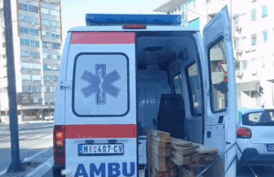 Dragan Milić optužuje za zloupotrebu sanitetskih vozila, UKC Niš i Ministarstvo Zdrvalja tvrde da širi laži Drva u sanitetskom vozilu