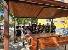 Letnjikovac i uređeno dvorište novi poduhvat mladih akcijaša sa Delijskog visa Letnjikovac u ulici Ljubomira Nikolića 154