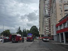 Vatrogasna vežba u zgradi stare hirurgije Univerzitetskog kliničkog centra Niš. Vatrogasna brigada