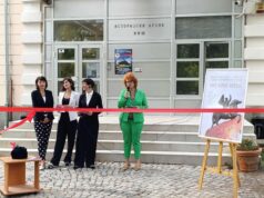 Otvorena izložba „Nit kroz vreme” u Tvrđavi, koja svedoči o promenama državne zastave kroz istoriju