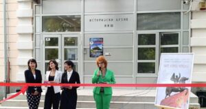 Otvorena izložba „Nit kroz vreme” u Tvrđavi, koja svedoči o promenama državne zastave kroz istoriju