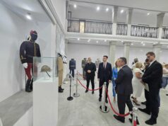 Uniforme koje pričaju priče o slobodi: Otvorena izložba o hrabrosti srpskog vojnika Otvorena izložba o hrabrosti srpskog vojnika